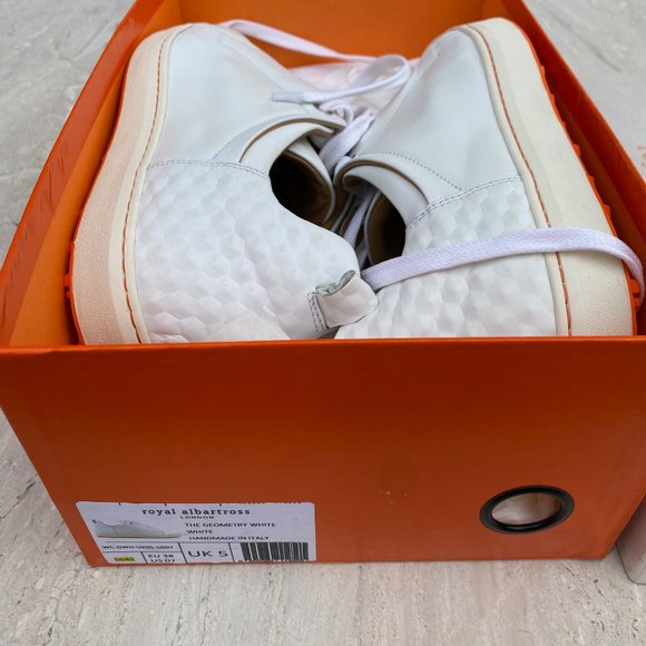 Royal Albartross - Picture 3 of 11